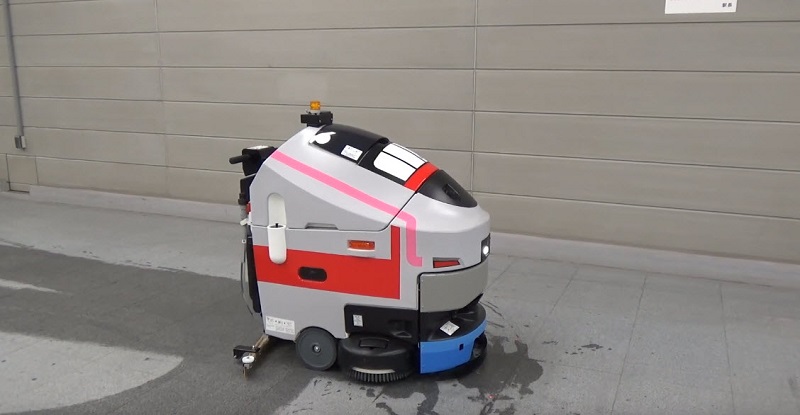 日本東急線澀谷站與橫濱站 引進 電車造型自動清掃機器人 - 電腦王阿達