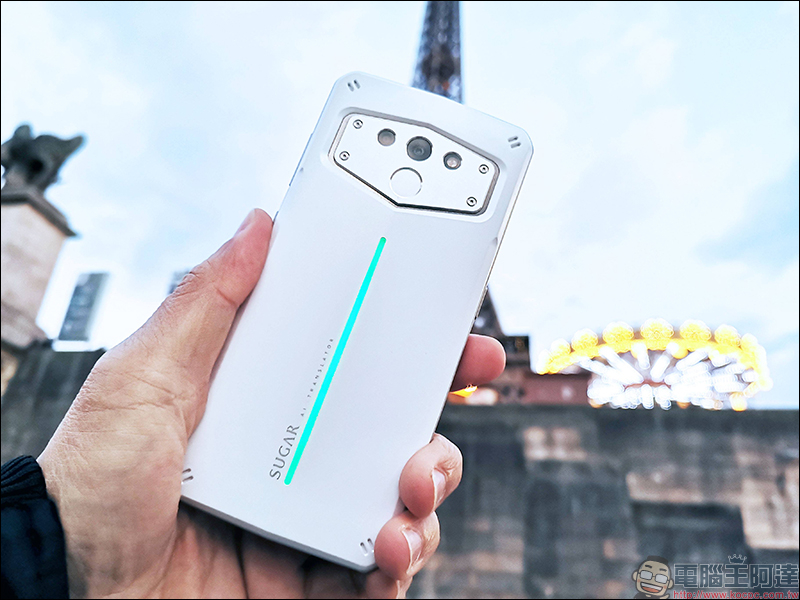 SUGAR F20 旅遊翻譯手機 動手玩， 24H 真人翻譯官、全球8天免費上網、 6,000mAh 超大電量
