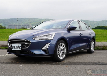全新第四代 FORD FOCUS 外型內裝超級比一比，四門空間寬敞五門運動時尚 - 電腦王阿達