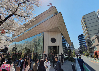 全球最大！日本東京「Starbucks Reserve Roastery 星巴克臻選東京烘焙工坊」！來杯櫻花佐咖啡吧！