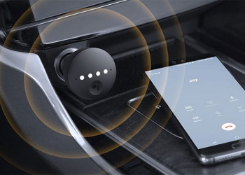 插上 Anker Roav Bolt ，讓你愛車立刻擁有語音助理功能