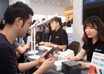 華為 P30 Pro / P30 北中南三地排隊領機熱烈，加碼禮價值近 14,000 元