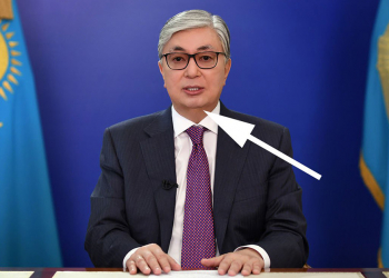 哈薩克臨時總統 官方照片「美顏」過頭，與現實有明顯差距