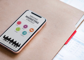 受貿易戰關稅影響 Apple 可能提高 iPhone 售價，來降低對成本的衝擊 - 電腦王阿達