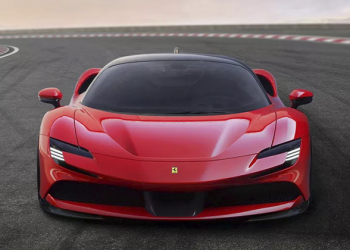 法拉利的四驅油電車 SF90 Stradale 是款 0-100 僅需 2.5 秒的超跑猛獸