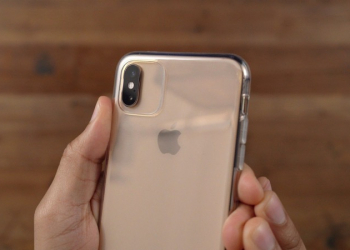 今年 iPhone 11 系列尚未推出，外媒已拿到保護殼並動手玩 - 電腦王阿達