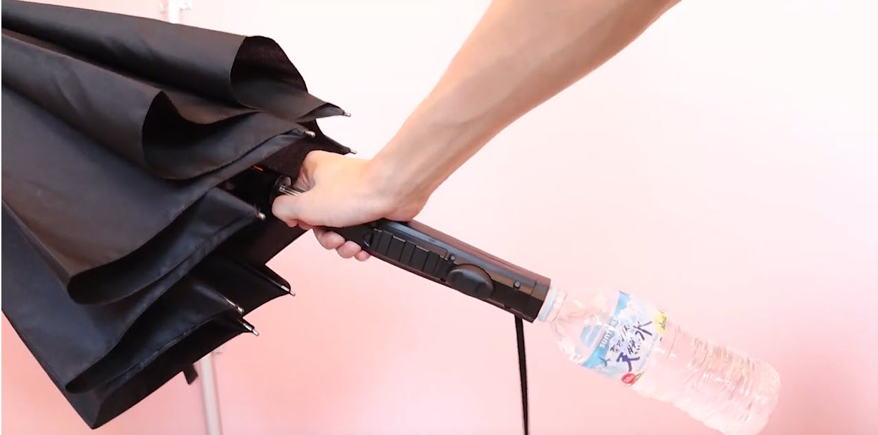 Thanko「 fan brella 」這支傘讓人潮到出水又清涼 - 電腦王阿達