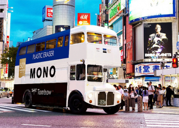 日本蜻蜓牌 MONO 橡皮擦 50 週年，期間限定塗裝巴士現身日本東京供免費搭乘