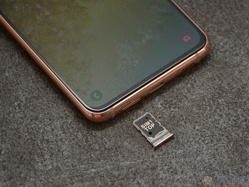 輕旗艦 Samsung Galaxy A80 開箱 、實拍、實測，前後翻轉三鏡頭怎麼拍都出色 - 電腦王阿達