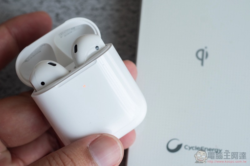二代無線充電款 AirPods 使用體驗：更融入生活的真無線耳機 - 電腦王阿達