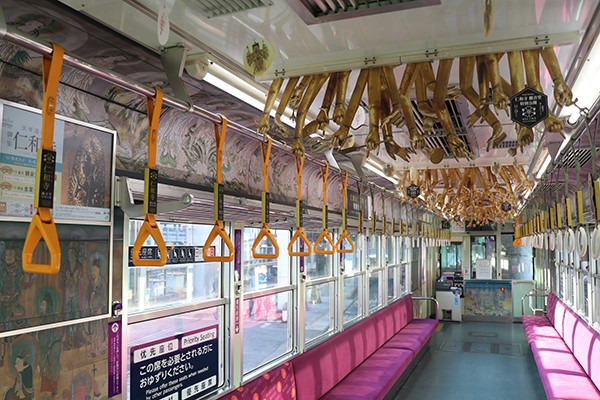 仁和寺 X 嵐電推出「 嵐電観音電車 」千手觀音車廂再現 - 電腦王阿達