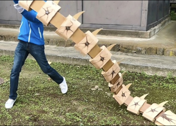 日本神人 用紙箱製作《東京喰種》 等多款動漫、遊戲出場武器裝備