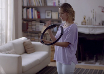 這個小圈圈是任天堂新推的 Switch 體感配件 ，用遊戲來幫助你鍛鍊體魄