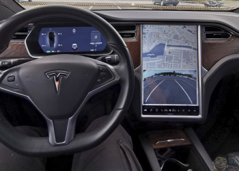 Tesla V10 軟體更新 降臨：車真的可以越開越新越開越「歡樂」？