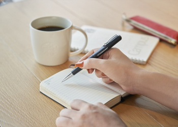 日本星巴克推出內建 NFC 功能的 STARBUCKS TOUCH THE PEN 鋼筆 - 電腦王阿達