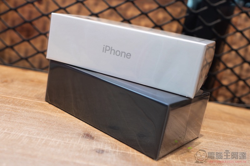 iPhone 11 / iPhone 11 Pro Max 開箱 體驗（同場加「貼」: 膜斯密碼 imos 3D 康寧玻璃 + 全機包膜） - 電腦王阿達