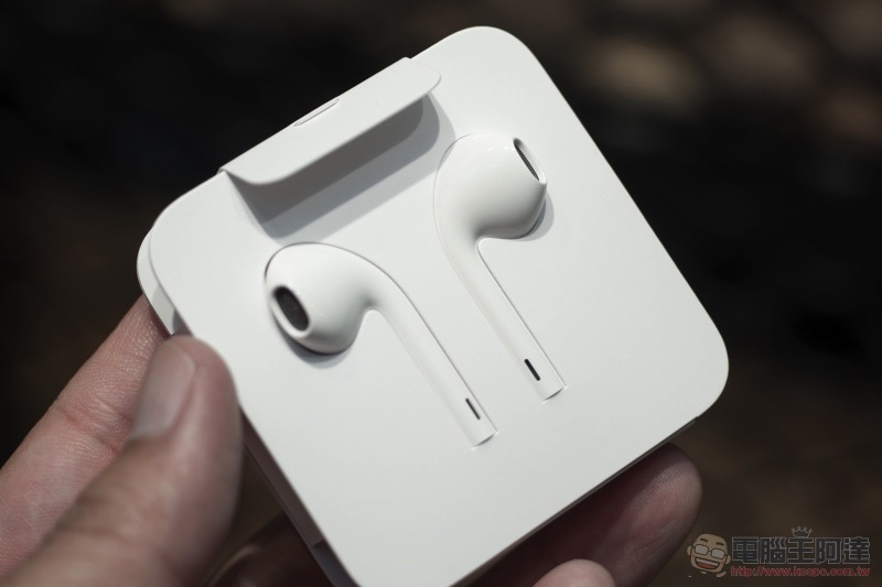 iPhone 11 / iPhone 11 Pro Max 開箱 體驗（同場加「貼」: 膜斯密碼 imos 3D 康寧玻璃 + 全機包膜） - 電腦王阿達