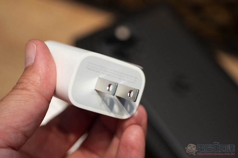 iPhone 11 / iPhone 11 Pro Max 開箱 體驗（同場加「貼」: 膜斯密碼 imos 3D 康寧玻璃 + 全機包膜） - 電腦王阿達