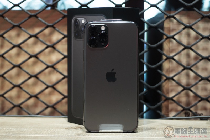 iPhone 11 / iPhone 11 Pro Max 開箱 體驗（同場加「貼」: 膜斯密碼 imos 3D 康寧玻璃 + 全機包膜） - 電腦王阿達