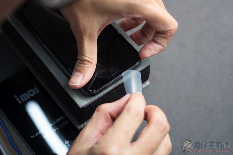 iPhone 11 / iPhone 11 Pro Max 開箱 體驗（同場加「貼」: 膜斯密碼 imos 3D 康寧玻璃 + 全機包膜） - 電腦王阿達