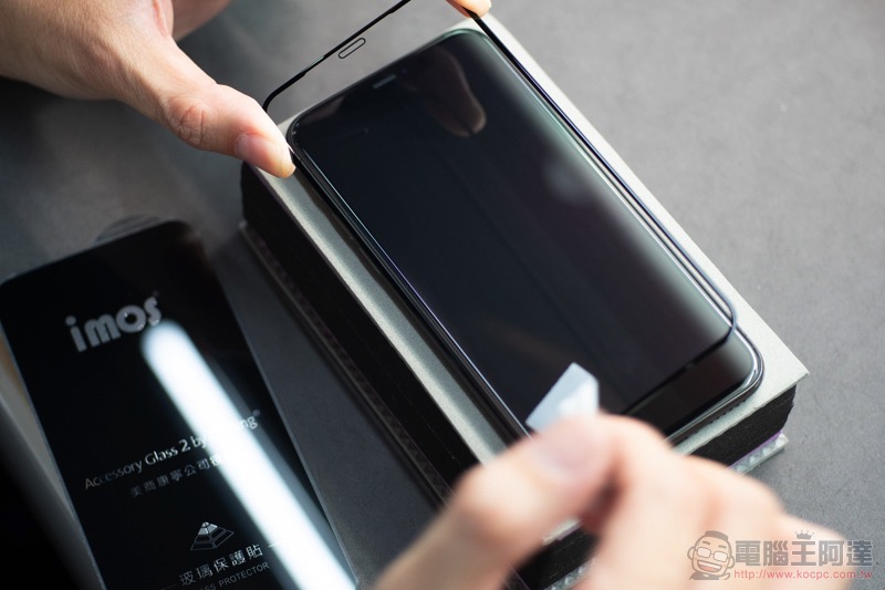 iPhone 11 / iPhone 11 Pro Max 開箱 體驗（同場加「貼」: 膜斯密碼 imos 3D 康寧玻璃 + 全機包膜） - 電腦王阿達