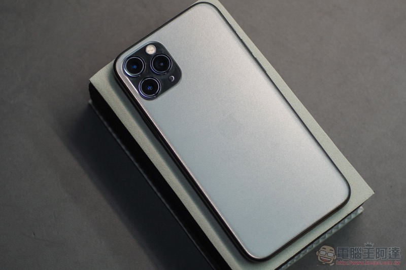 iPhone 11 / iPhone 11 Pro Max 開箱 體驗（同場加「貼」: 膜斯密碼 imos 3D 康寧玻璃 + 全機包膜） - 電腦王阿達