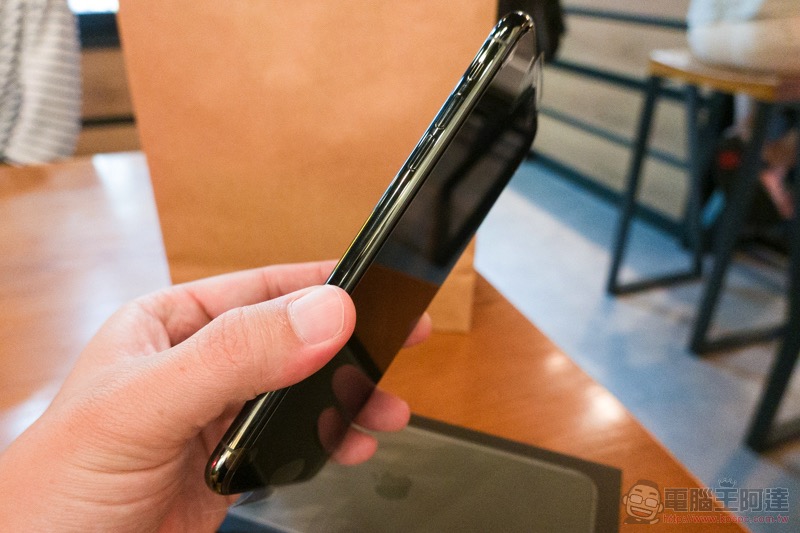 iPhone 11 / iPhone 11 Pro Max 開箱 體驗（同場加「貼」: 膜斯密碼 imos 3D 康寧玻璃 + 全機包膜） - 電腦王阿達