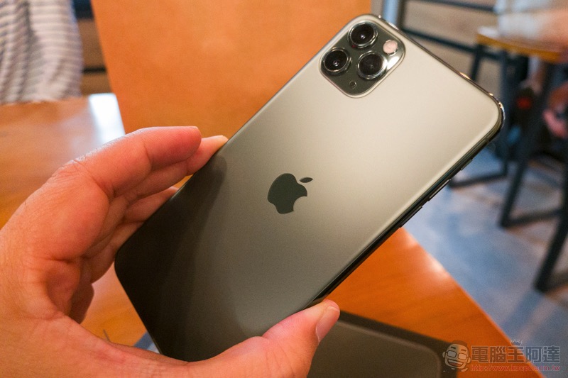 iPhone 11 / iPhone 11 Pro Max 開箱 體驗（同場加「貼」: 膜斯密碼 imos 3D 康寧玻璃 + 全機包膜） - 電腦王阿達