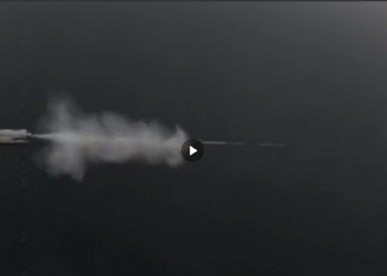 HUAWEI Mate30 Pro 高達 7680 fps 的慢動作錄影有多厲害？子彈射出瞬間也能捕捉下 - 電腦王阿達