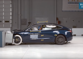 Tesla Model 3 為什麼能獲得 5 顆星的安全性測試？外媒提出兩大重點 - 電腦王阿達