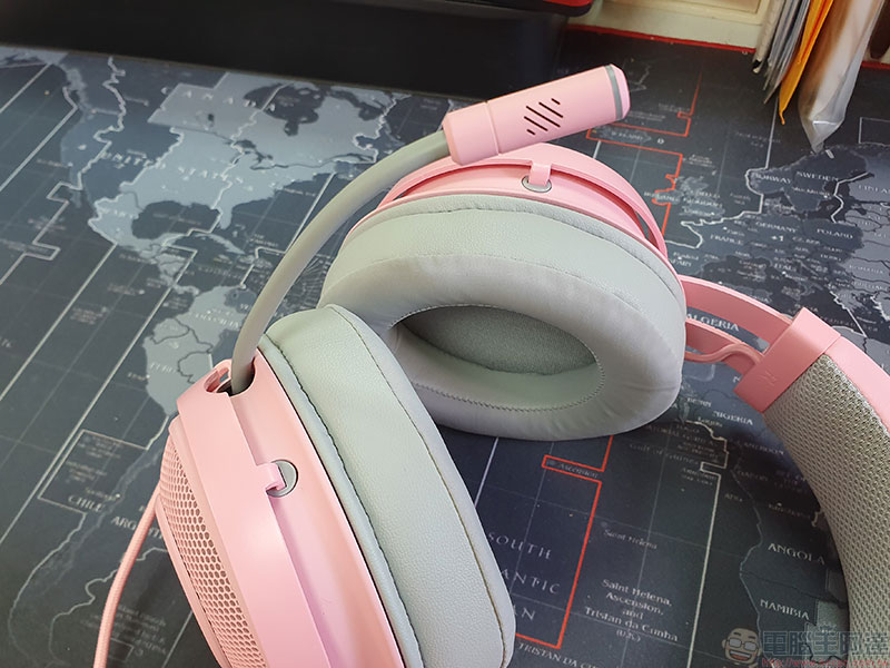 Razer Kraken Kitty Edition 電競耳麥開箱，萌萌粉紅戰鬥喵 - 電腦王阿達