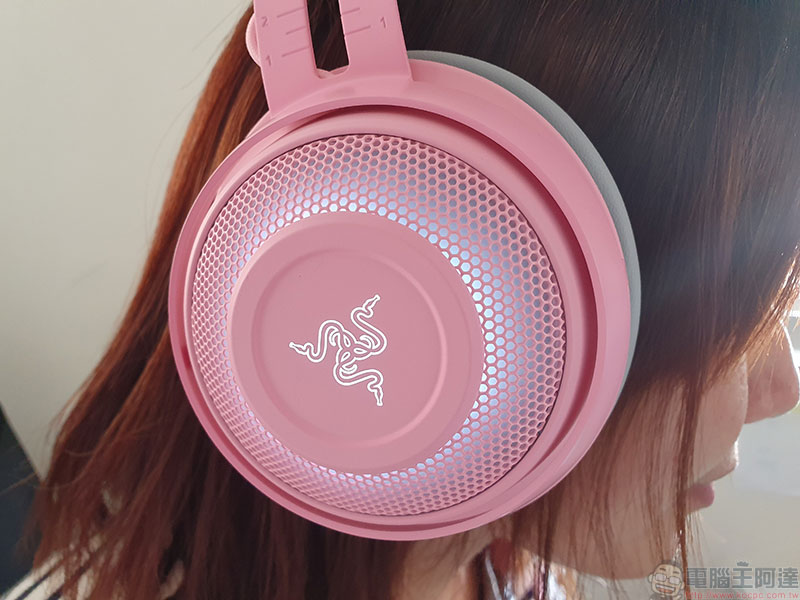 Razer Kraken Kitty Edition 電競耳麥開箱，萌萌粉紅戰鬥喵 - 電腦王阿達