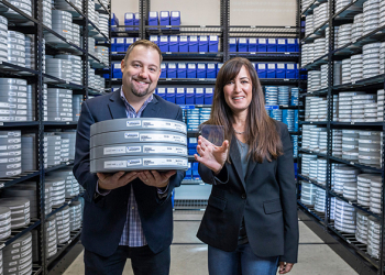 [ 微軟 Ignite 2019 大會 ] 展示 Project Silica 計畫，以玻璃儲存技術成功將整部《超人》電影儲存在石英玻璃上