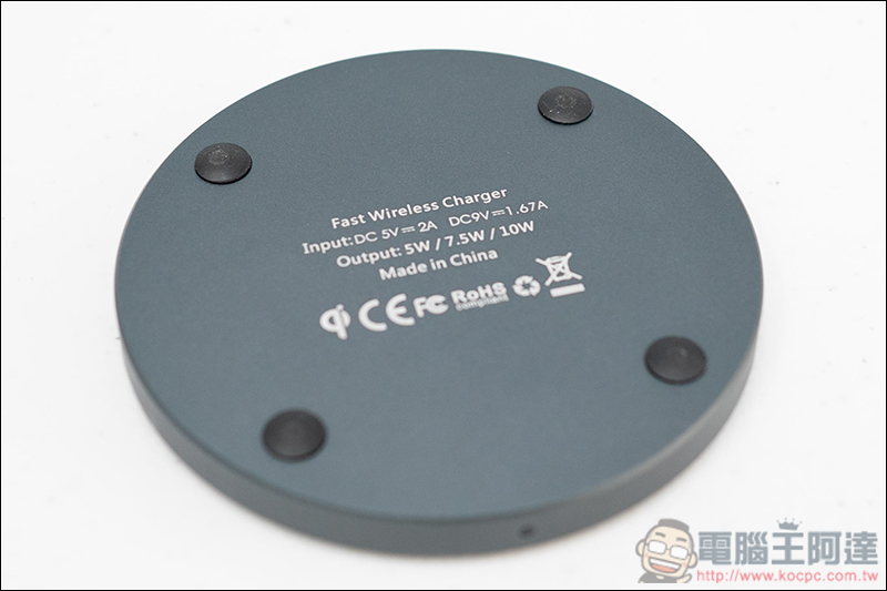 VERSA 真無線藍牙耳機 開箱、體驗 同場加映 XROUND 無線快充充電板 - 電腦王阿達