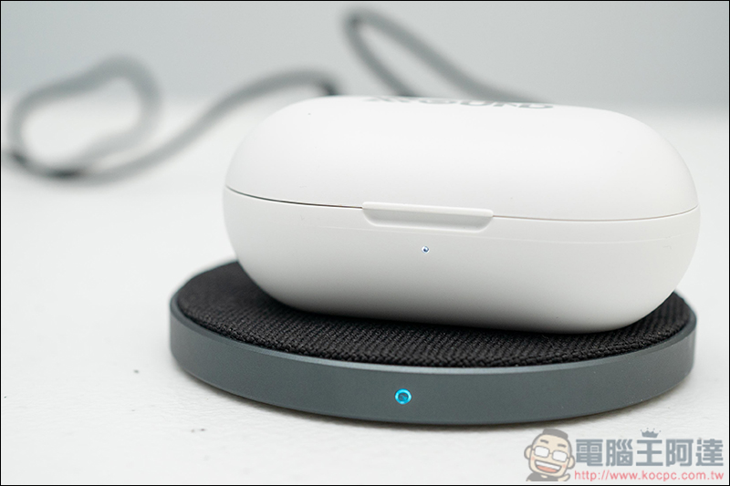VERSA 真無線藍牙耳機 開箱、體驗 同場加映 XROUND 無線快充充電板 - 電腦王阿達