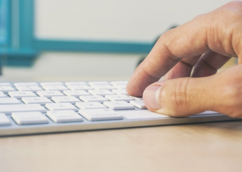 寫 6000 字長文章太痛苦，中國開發者的 狗屁不通文章生成器 專案一夕爆紅