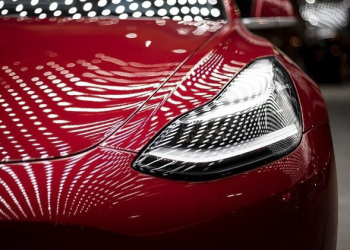 不再搞錯油門煞車？ Tesla 新的「回充煞停」 體驗獲車主好評（影片）