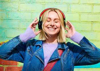 老是忘充電？JBL REFLECT Eternal 自體充電無線藍牙耳機現正集資中