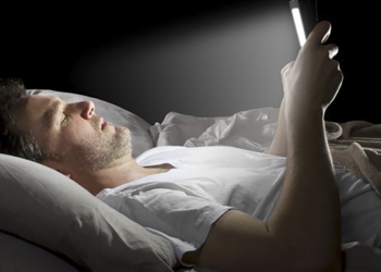 低藍光模式有助睡眠 ？最新研究報告指出可能完全相反