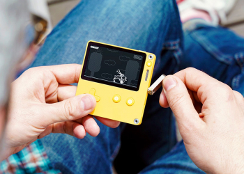 超可愛搖臂掌機 Playdate 廣邀遊戲開發，預計 2020 年開放預購