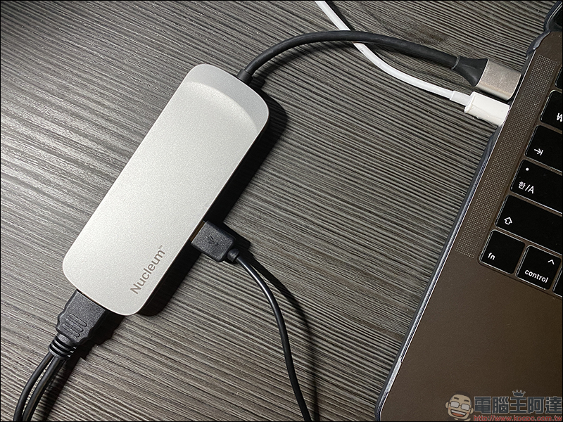 PHOTONTREE X 頭戴式顯示器 開箱動手玩：首創雙光學設計，將 800吋電影院直接戴頭上！ - 電腦王阿達