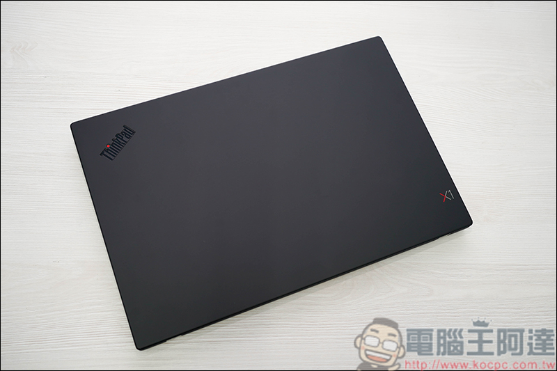 Lenovo ThinkPad X1 Carbon 7th 開箱，只有一公斤出頭的高效能軍規Ultrabook - 電腦王阿達