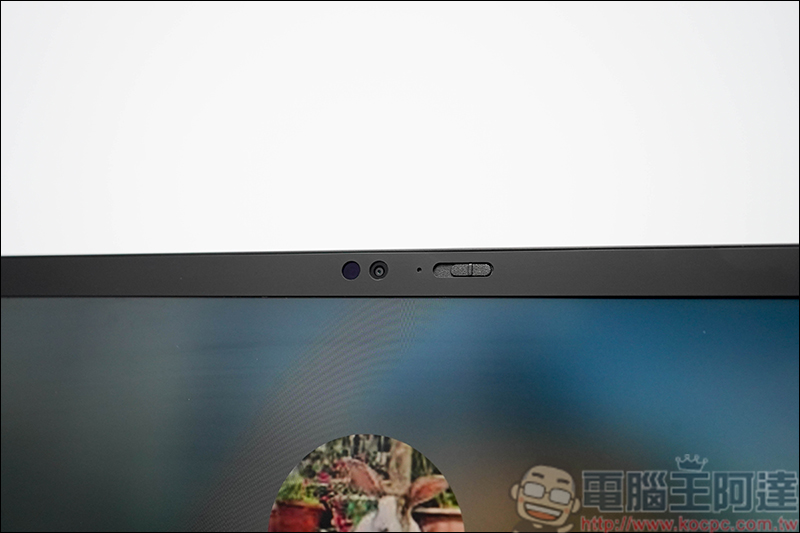 Lenovo ThinkPad X1 Carbon 7th 開箱，只有一公斤出頭的高效能軍規Ultrabook - 電腦王阿達