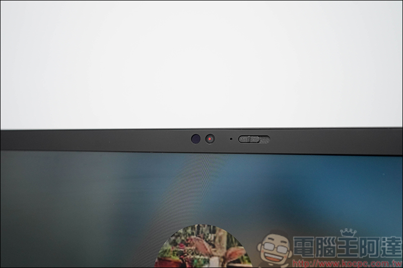 Lenovo ThinkPad X1 Carbon 7th 開箱，只有一公斤出頭的高效能軍規Ultrabook - 電腦王阿達