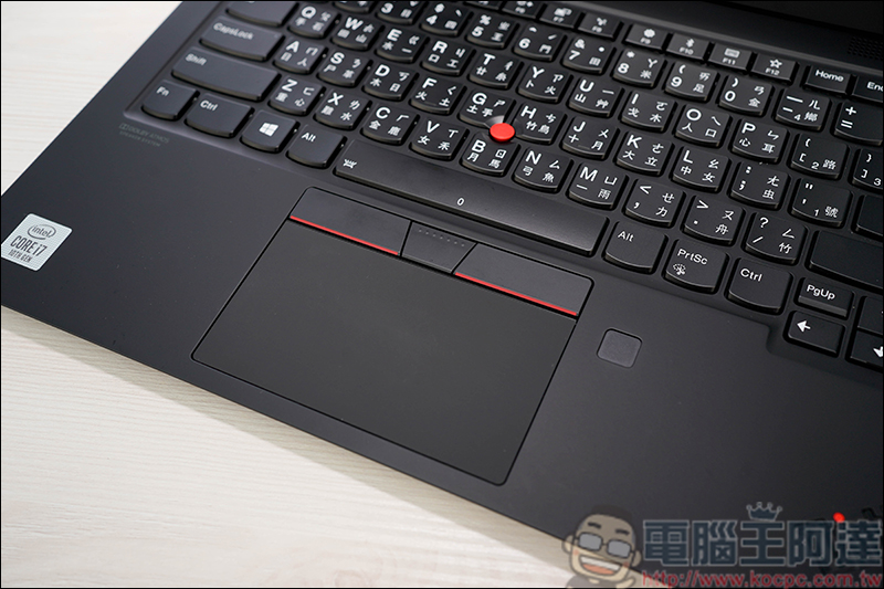 Lenovo ThinkPad X1 Carbon 7th 開箱，只有一公斤出頭的高效能軍規Ultrabook - 電腦王阿達