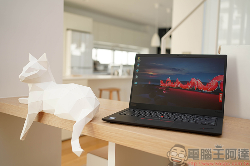 Lenovo ThinkPad X1 Carbon 7th 開箱，只有一公斤出頭的高效能軍規Ultrabook - 電腦王阿達