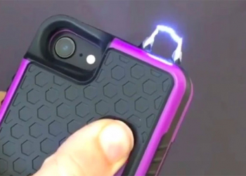 這款 iPhone 保護殼還能當 電擊棒 ，你的手機來電了