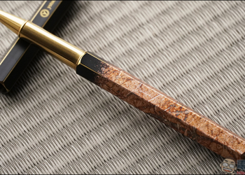 物外雲龍箔鋼珠筆 開箱動手玩：物外設計攜手日本京都百年品牌《楽芸工房》，極致工藝打造稀珍雲龍箔的絢爛紋理