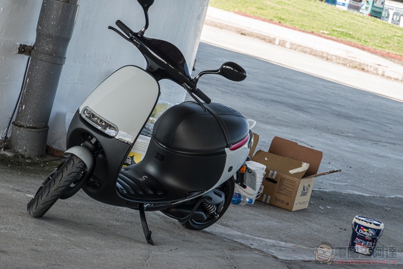 關閉暗黑模式， Gogoro S1 冰岩灰 實車動眼看 - 電腦王阿達