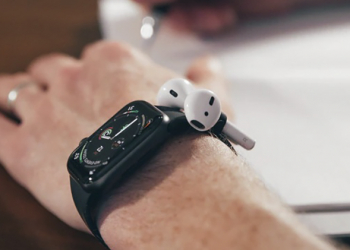 AirPods 怕掉 ？那就跟 Apple Watch 綁在一起啊（啥）